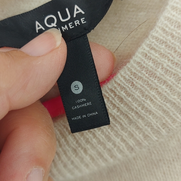 Aqua Cashmere Crewneck  Sweater Size Small - Picture 3 of 4